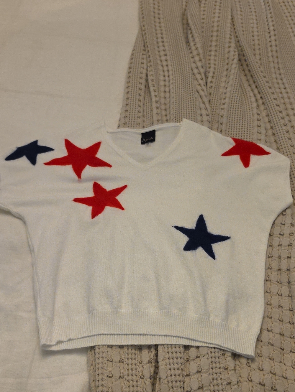 Aæeda Classic White V-Neck Sweater